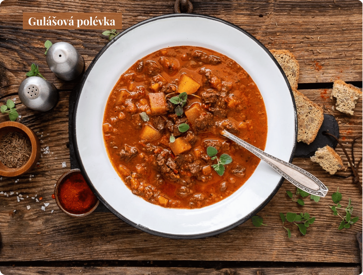 gulášová polévka